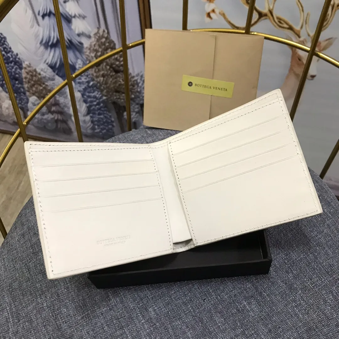 Padded leather wallet • 8 card slots, 1 bill compartment and 2 additional compartments • Check pattern nappa padding exterior • Smooth calfskin lining 993#